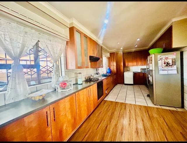 3 BEDROOM HOUSE FOR SALE IN VANDERBIJLPARK CE 5